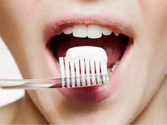 上了年紀(jì)的老年人如何刷牙？